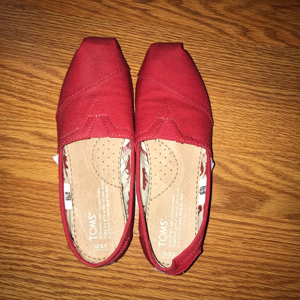 Classic Women’s Red Toms 5.5
